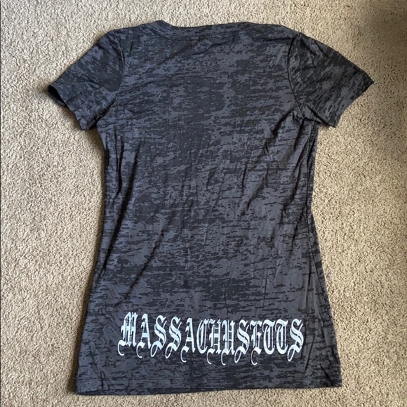 🌵3/$20• Mass Skull V Neck Tee Shirt - Picture 2 of 2